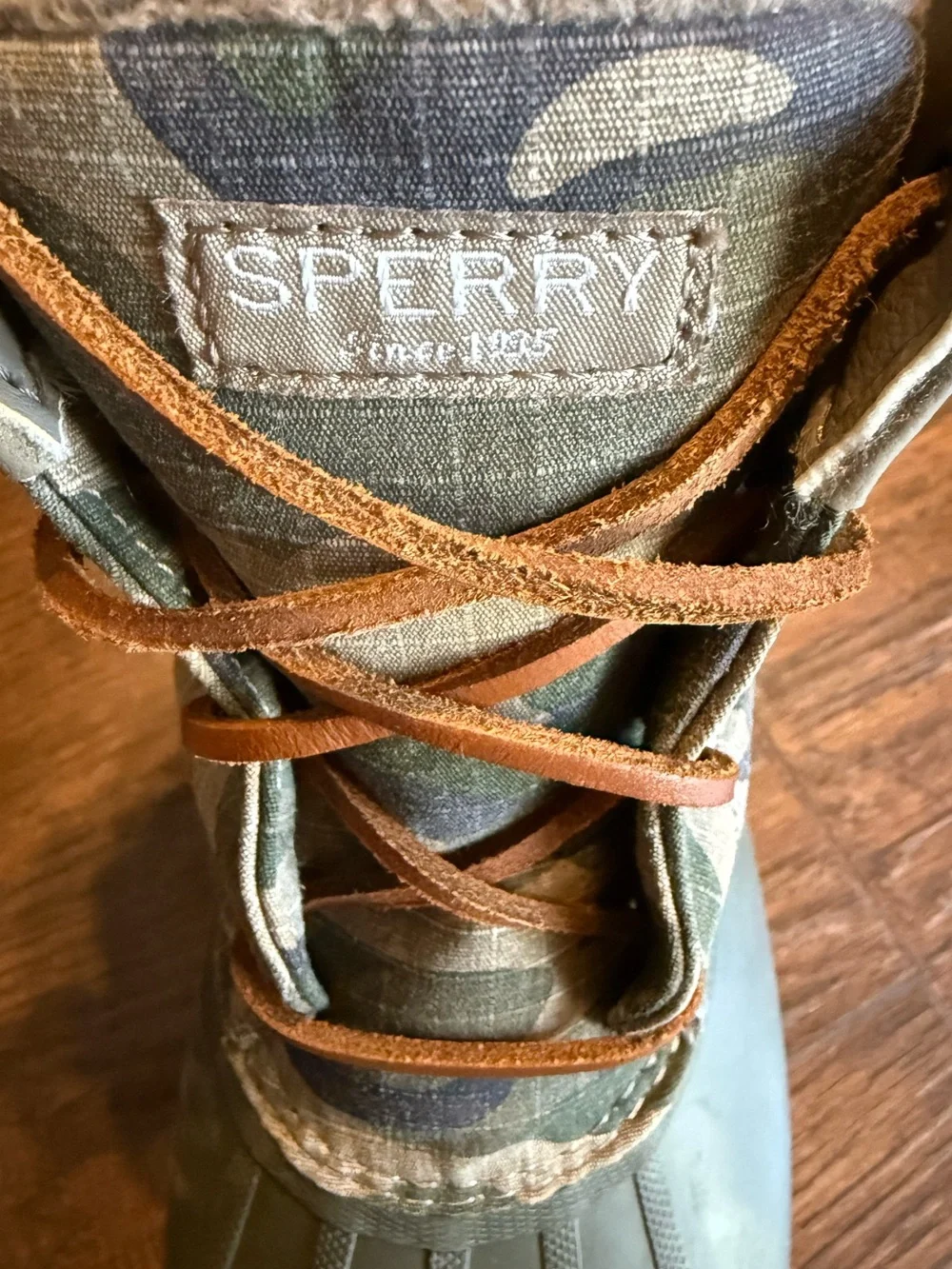 Sperry Camouflage Duck Boot with Brown Leather Laces size 9.5 EUC